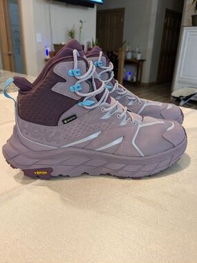 HOKA Women's Purple Gore-Tex Trail Mid Hiking Boots 9B